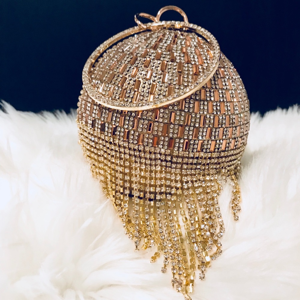 Glamorous Round Diamond Clutch